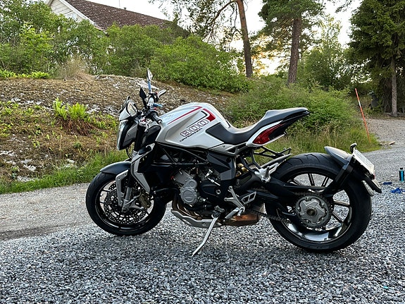 MV Agusta Dragster 800 3 of 6