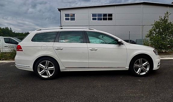 Volkswagen Passat 3 of 16