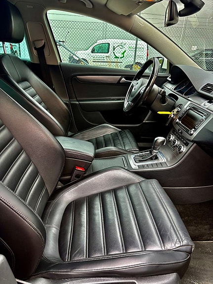 Volkswagen Passat 11 of 16