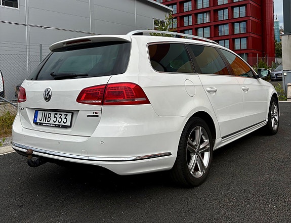 Volkswagen Passat 4 of 16