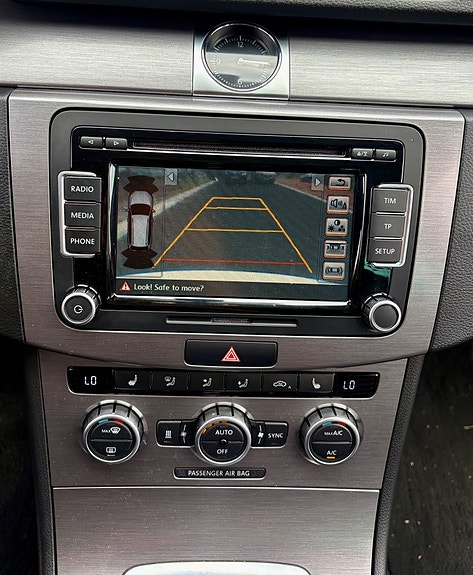 Volkswagen Passat 13 of 16