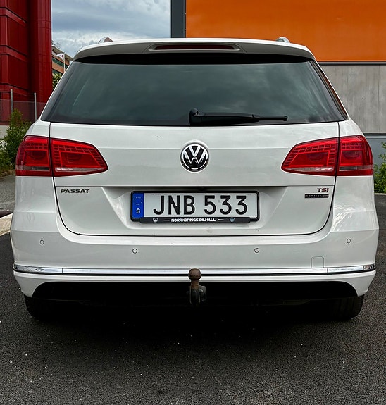 Volkswagen Passat 5 of 16