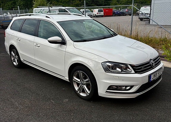 Volkswagen Passat 2 of 16