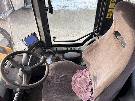 JCB 411 HT 4 of 5