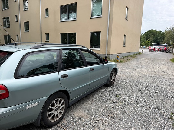 Volvo V40 2 of 4