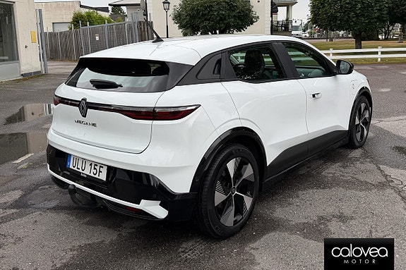 Renault Megane E-Tech 5 of 16