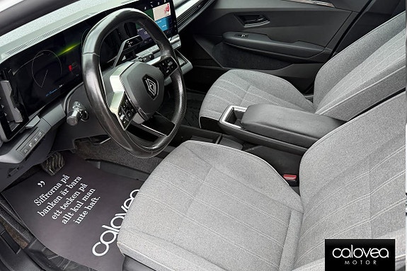 Renault Megane E-Tech 8 of 16