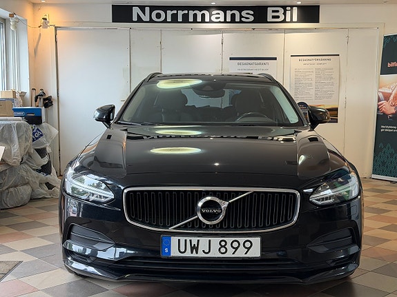 Volvo V90 2 of 27
