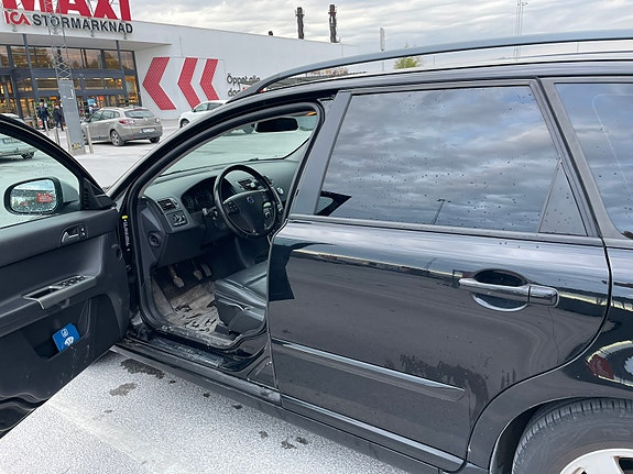 Volvo V50 3 of 7