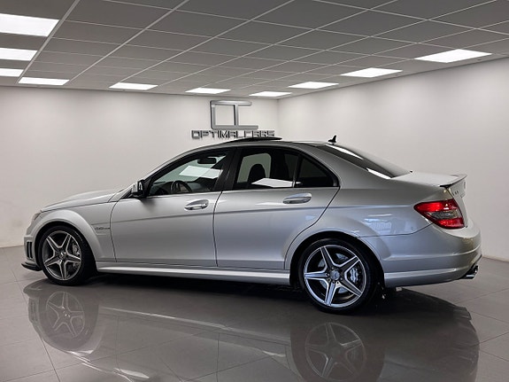 Mercedes-Benz C63 13 of 17
