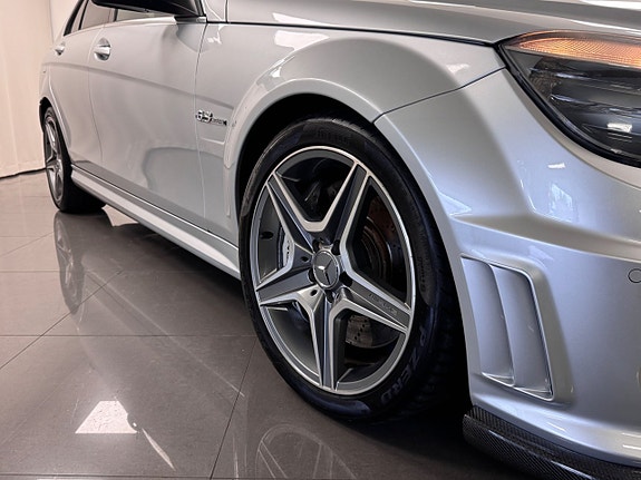 Mercedes-Benz C63 9 of 17