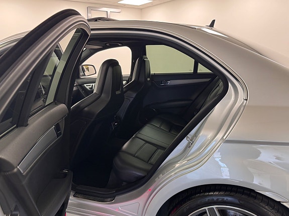 Mercedes-Benz C63 12 of 17
