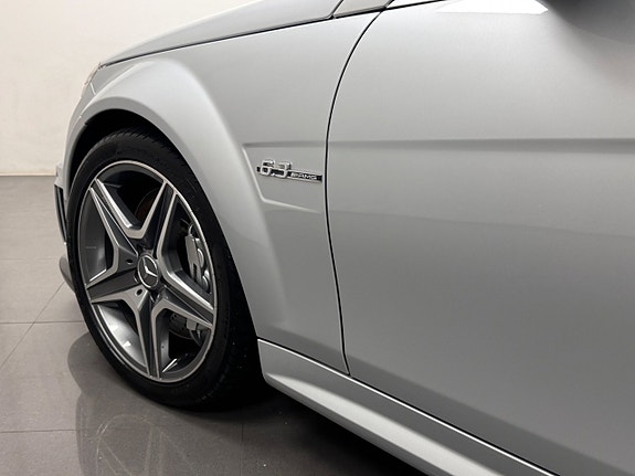 Mercedes-Benz C63 4 of 17