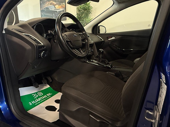 Ford Focus 9 of 19