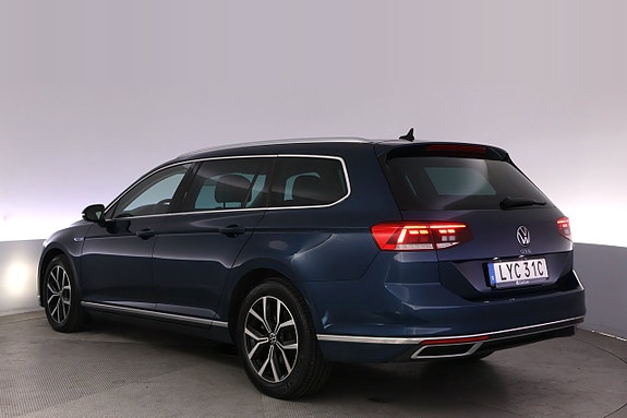 Volkswagen Passat 4 of 27