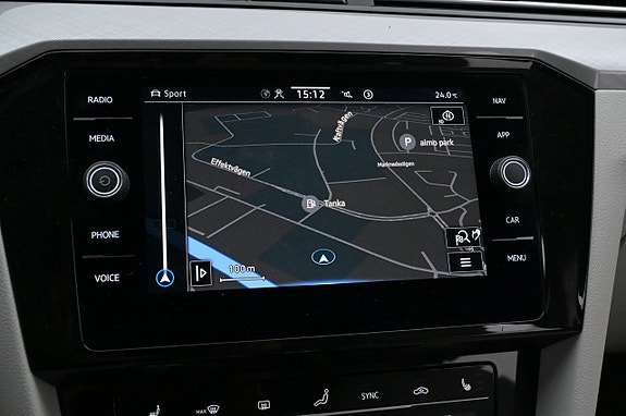 Volkswagen Passat 12 of 27