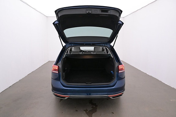 Volkswagen Passat 24 of 27
