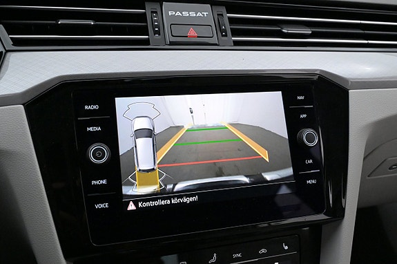 Volkswagen Passat 11 of 27