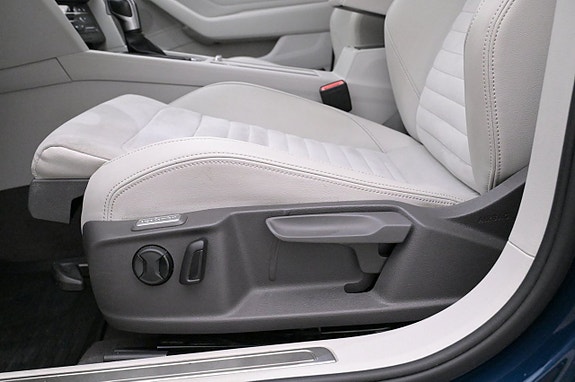Volkswagen Passat 10 of 27