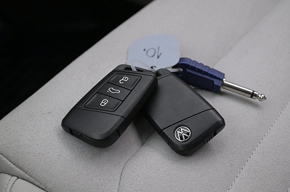 Volkswagen Passat 20 of 27