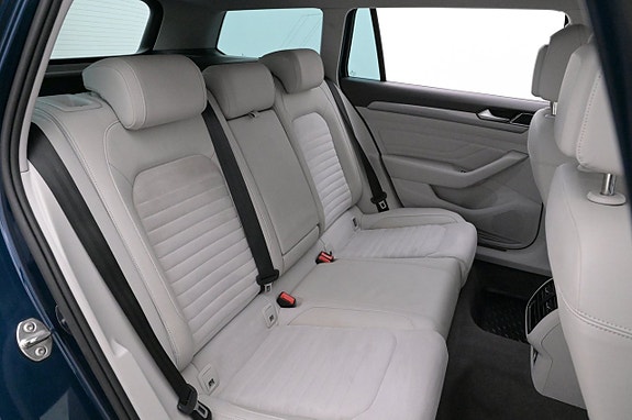 Volkswagen Passat 22 of 27
