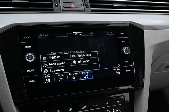 Volkswagen Passat 15 of 27