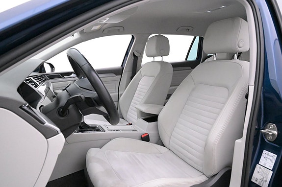 Volkswagen Passat 9 of 27