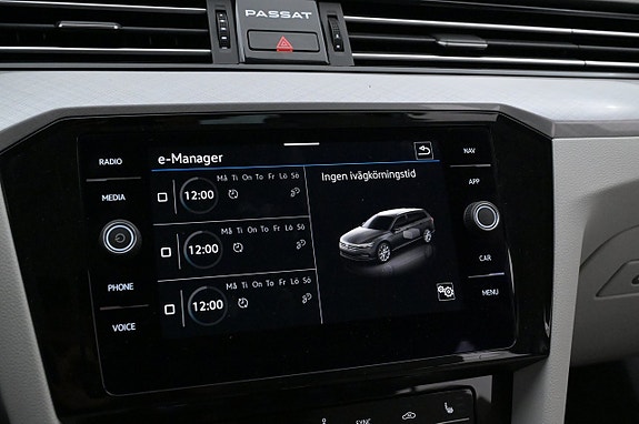 Volkswagen Passat 13 of 27