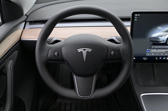 Tesla Model Y 7 of 27
