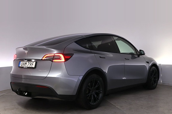 Tesla Model Y 5 of 27