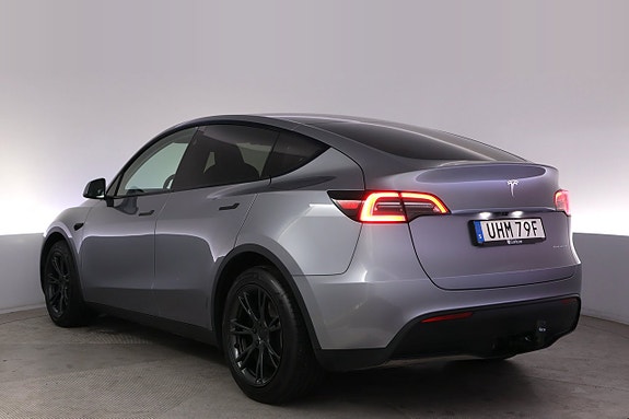 Tesla Model Y 4 of 27