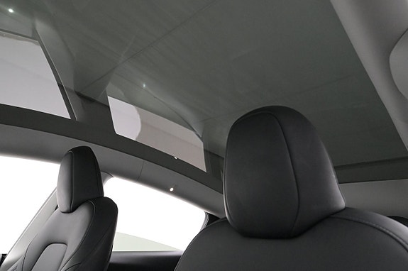 Tesla Model Y 25 of 27