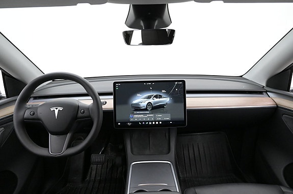 Tesla Model Y 6 of 27