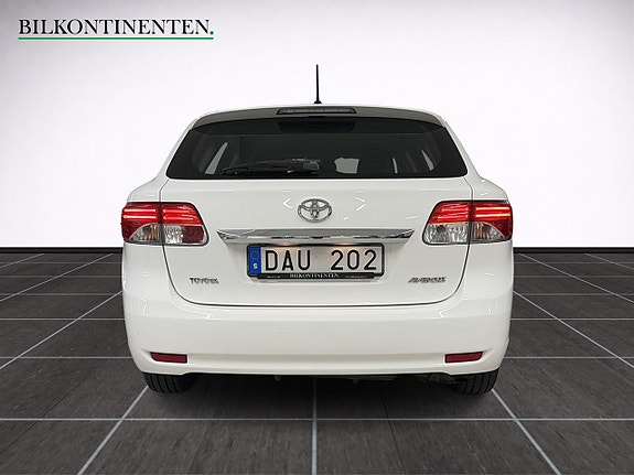 Toyota Avensis 8 of 14