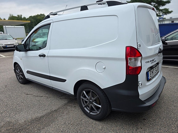 Ford Transit Courier 3 of 8