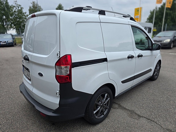 Ford Transit Courier 4 of 8