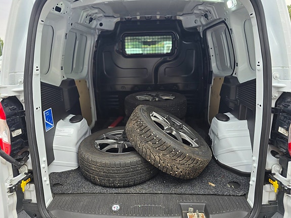 Ford Transit Courier 7 of 8