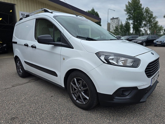 Ford Transit Courier 2 of 8