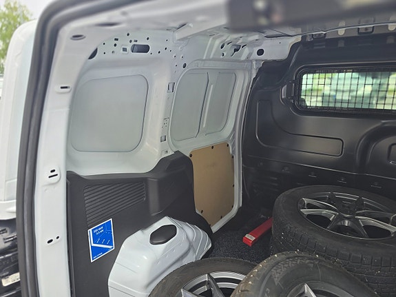 Ford Transit Courier 5 of 8