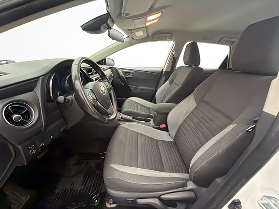 Toyota Auris 10 of 30