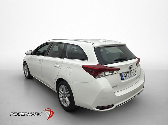 Toyota Auris 5 of 30