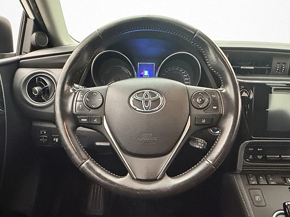 Toyota Auris 11 of 30