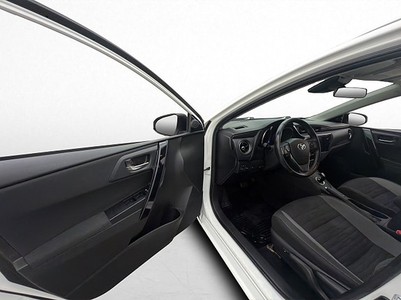 Toyota Auris 9 of 30
