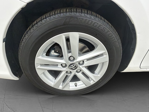 Toyota Auris 27 of 30