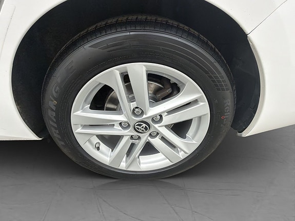 Toyota Auris 28 of 30