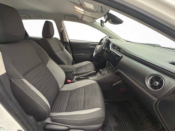 Toyota Auris 23 of 30