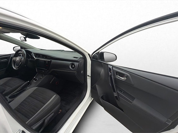 Toyota Auris 24 of 30