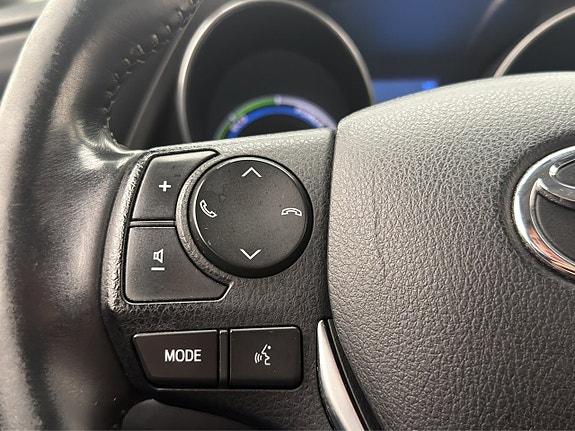 Toyota Auris 12 of 30