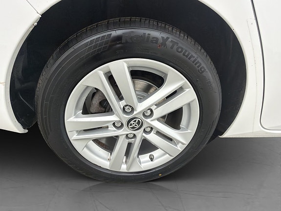 Toyota Auris 29 of 30