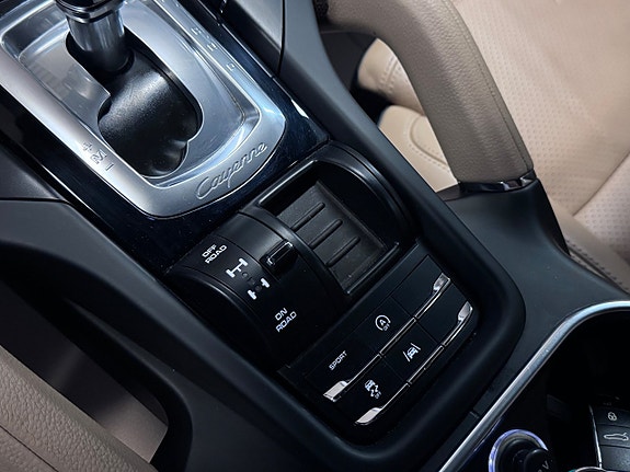 Porsche Cayenne 23 of 29